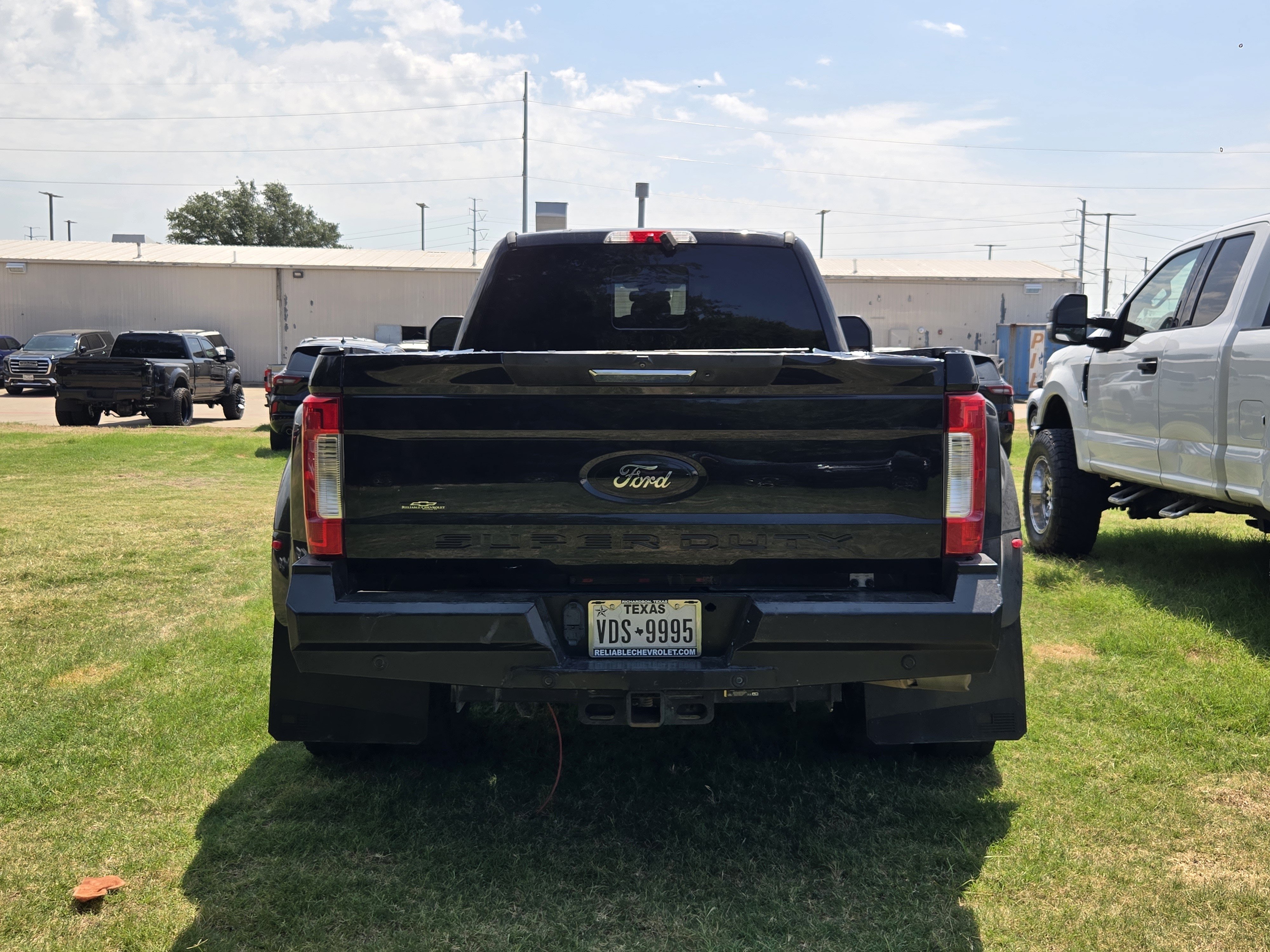 Used 2019 Ford F350 Lariat w/ Lariat Value Package AWD/4WD image 5