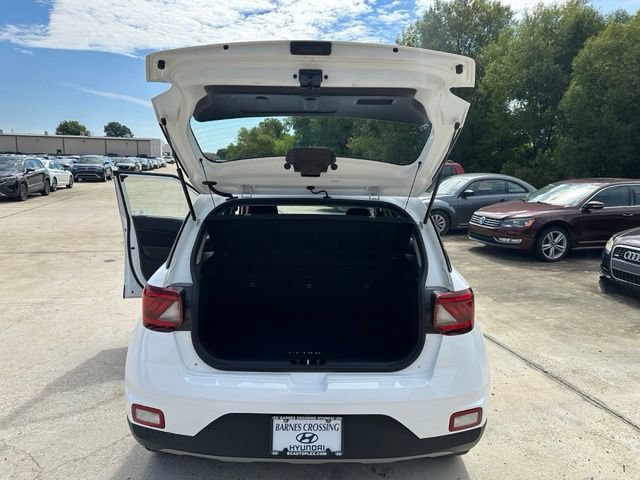 Used 2025 Hyundai Venue SEL FWD image 14