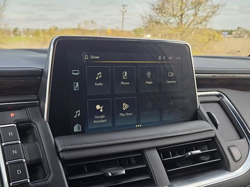 Used 2024 Chevrolet Suburban Premier image 18