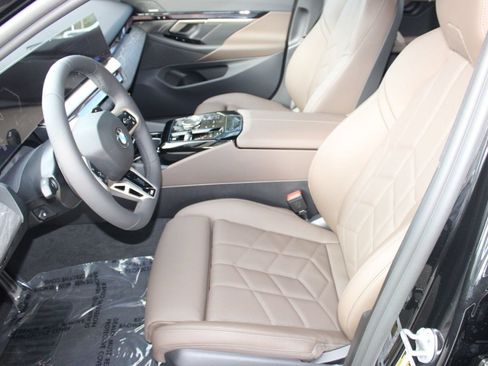 Used 2026 BMW 530i xDrive w/ Executive Package AWD/4WD image 5