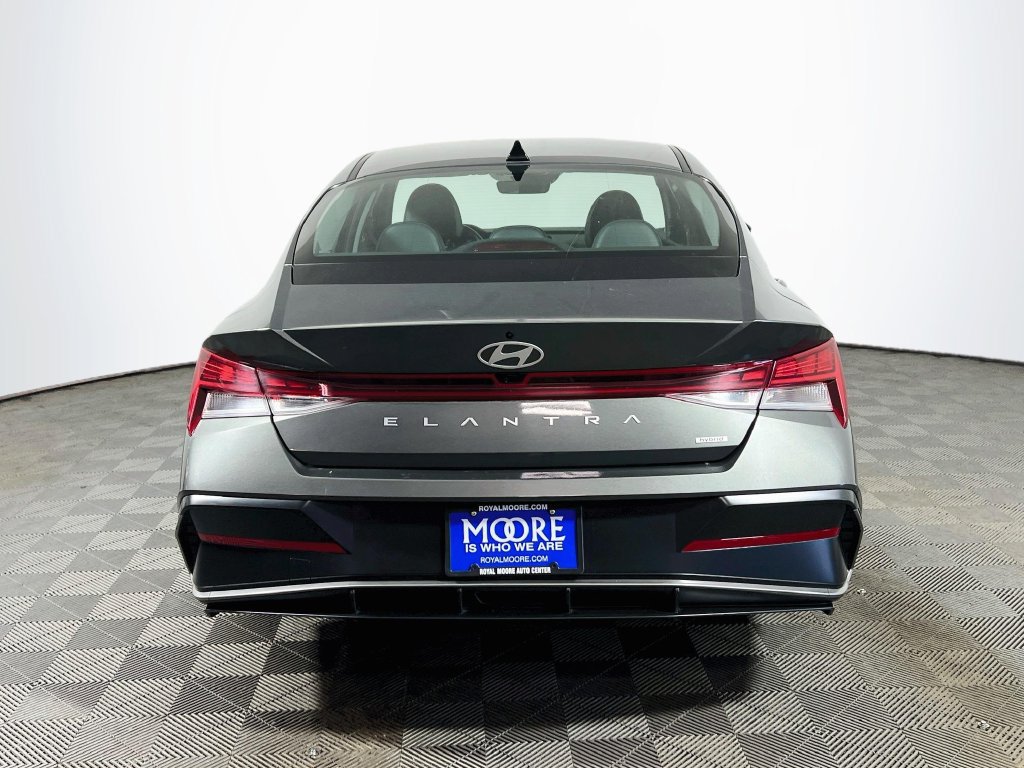 Used 2025 Hyundai Elantra Limited FWD image 6