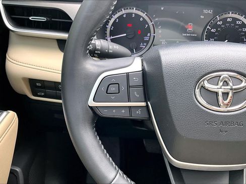 Used 2023 Toyota Highlander XLE FWD image 24