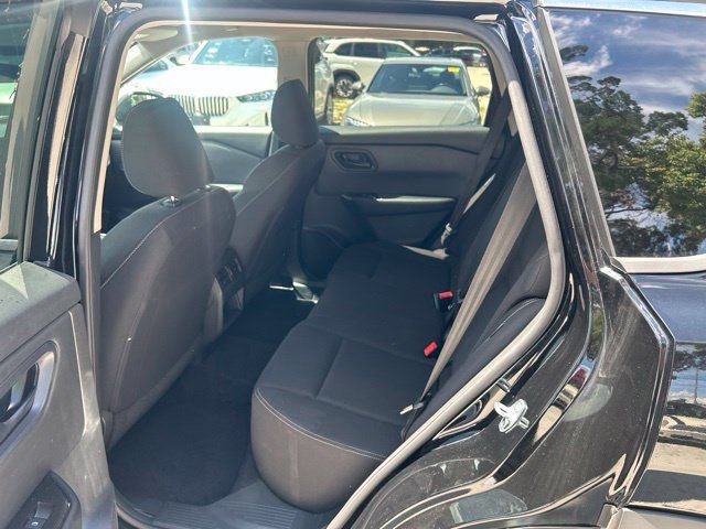 Used 2024 Nissan Rogue S AWD/4WD image 6