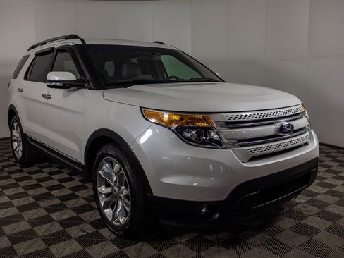 Used 2014 Ford Explorer Limited w/ Equipment Group 301A AWD/4WD image 14