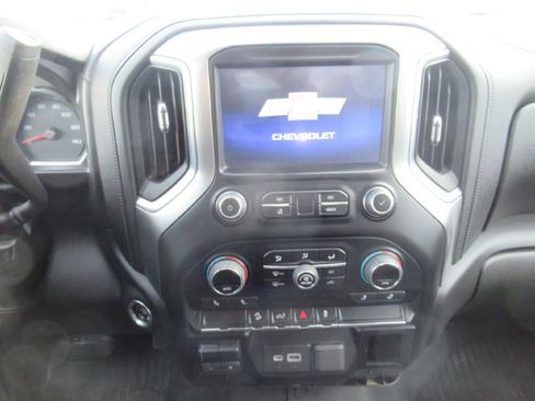 Used 2022 Chevrolet Silverado 3500 LT w/ Convenience Package image 12