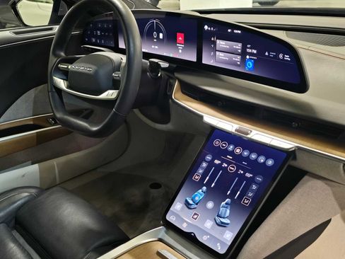 Used 2023 Lucid Air Touring image 10