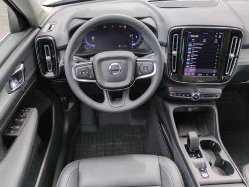 New 2025 Volvo XC40 B5 Core w/ Protection Package Premier image 15