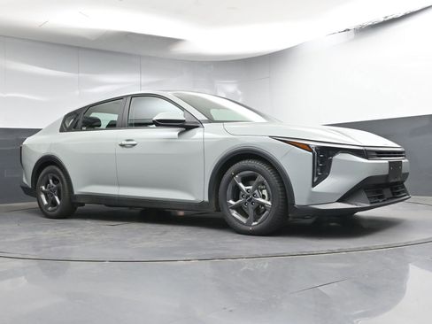 Used 2025 Kia K4 LXS image 19