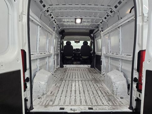 Used 2025 RAM ProMaster 2500 w/ Convenience Group FWD image 10