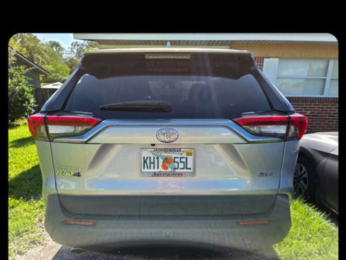 Used 2022 Toyota RAV4 XLE w/ Convenience Package FWD image 3
