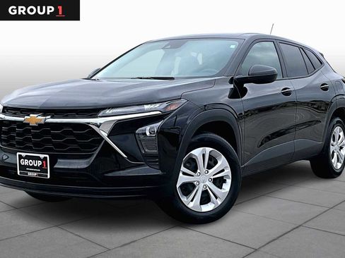 Used 2024 Chevrolet Trax LS w/ Driver Confidence Package image 1