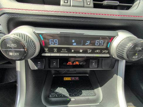 Used 2025 Toyota RAV4 XSE w/ Weather Package AWD/4WD image 23
