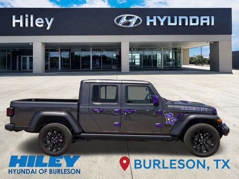 Used 2025 Jeep Gladiator Sport AWD/4WD image 3