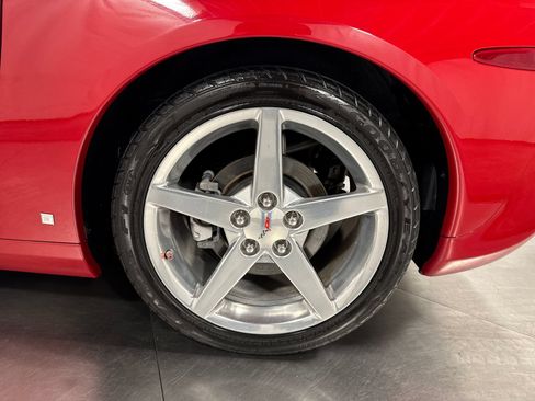 Used 2005 Chevrolet Corvette Coupe w/ Preferred Equipment Group RWD image 7
