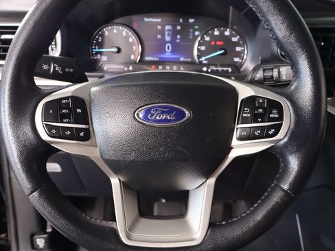 Used 2023 Ford Explorer XLT w/ Equipment Group 202A AWD/4WD image 3