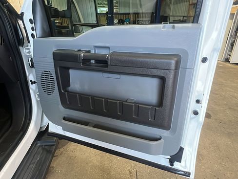Used 2015 Ford F250 XL w/ Power Equipment Group AWD/4WD image 17