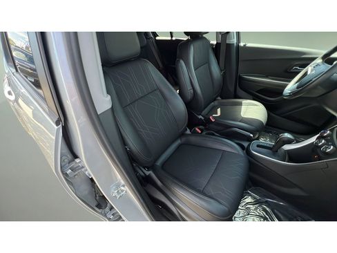 Certified 2022 Chevrolet Trax LT w/ LT Convenience Package AWD/4WD image 32