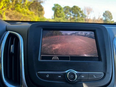 Used 2022 Chevrolet Equinox LT AWD/4WD image 16