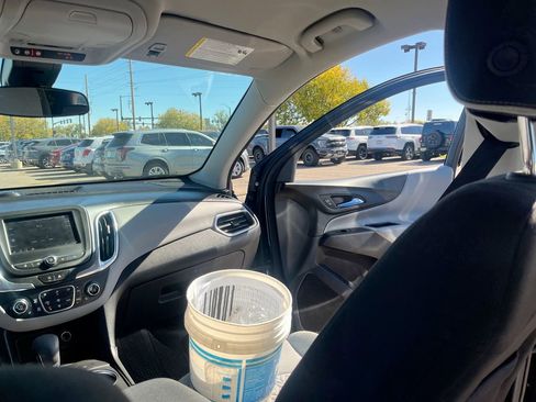 Used 2022 Chevrolet Equinox LT w/ Driver Convenience Package image 27