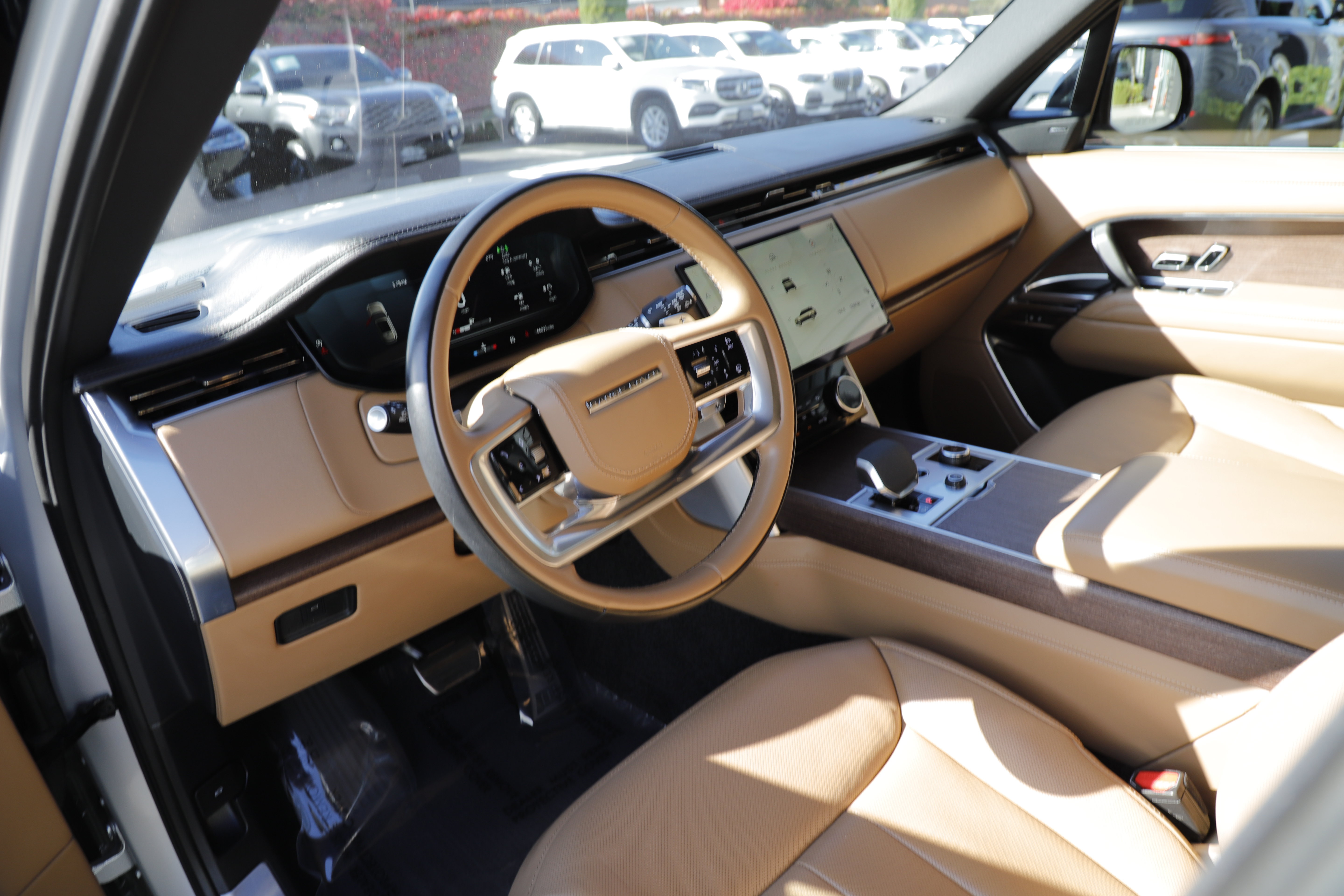 Certified 2023 Land Rover Range Rover Long Wheelbase SE AWD/4WD image 18
