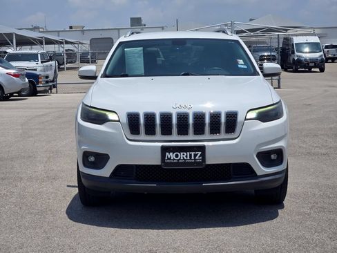 Used 2019 Jeep Cherokee Latitude Plus AWD/4WD image 3