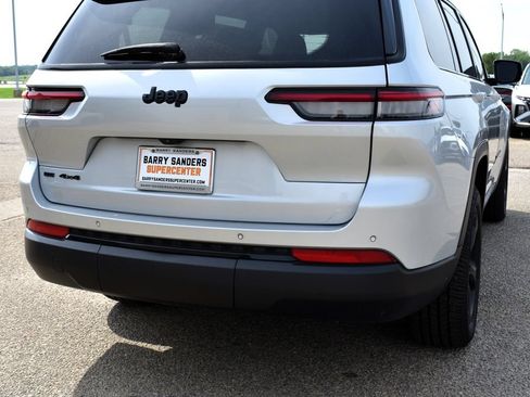 Used 2023 Jeep Grand Cherokee L Laredo AWD/4WD image 10