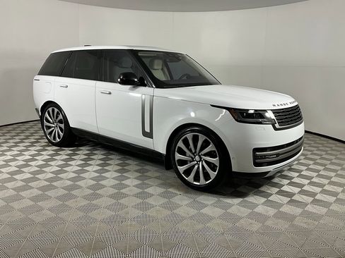 Certified 2023 Land Rover Range Rover SE image 6