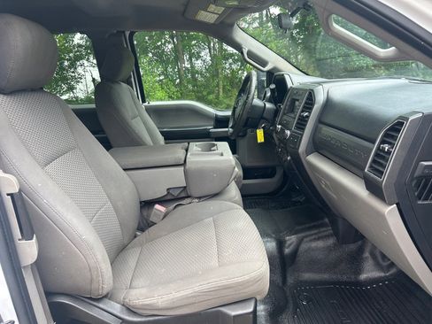Used 2018 Ford F250 XLT w/ Camper Package RWD image 16