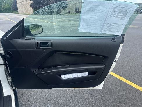 Used 2010 Ford Mustang Coupe image 36