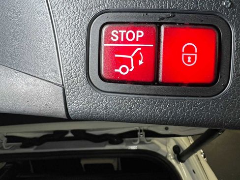 Certified 2025 Mercedes-Benz GLB 250 4MATIC image 18