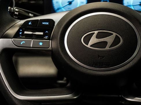 Used 2024 Hyundai Elantra SEL image 15