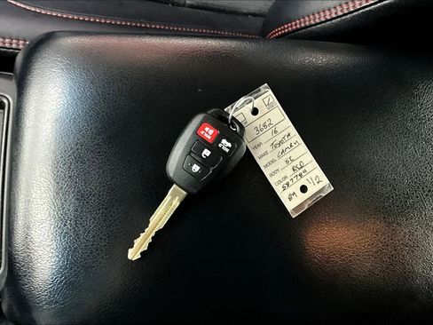 Used 2016 Toyota Camry SE FWD image 34