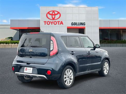 Used 2017 Kia Soul + image 5