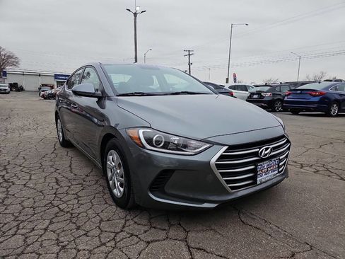 Used 2017 Hyundai Elantra SE image 5