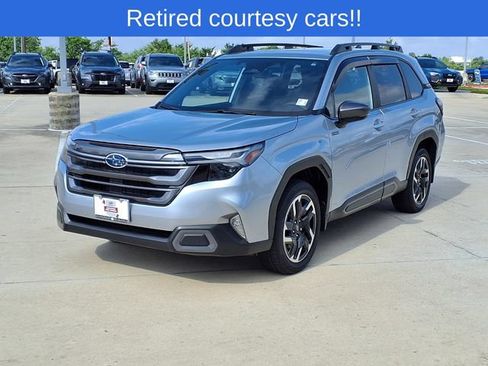 Used 2025 Subaru Forester Limited AWD/4WD image 3