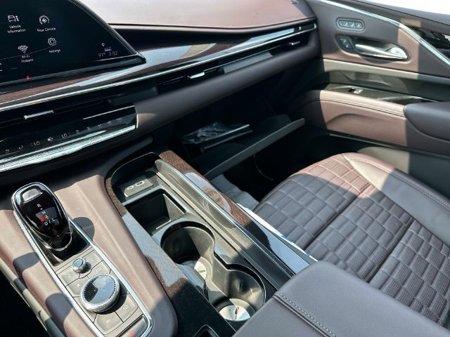 Used 2023 Cadillac Escalade ESV Premium Luxury Platinum AWD/4WD image 38