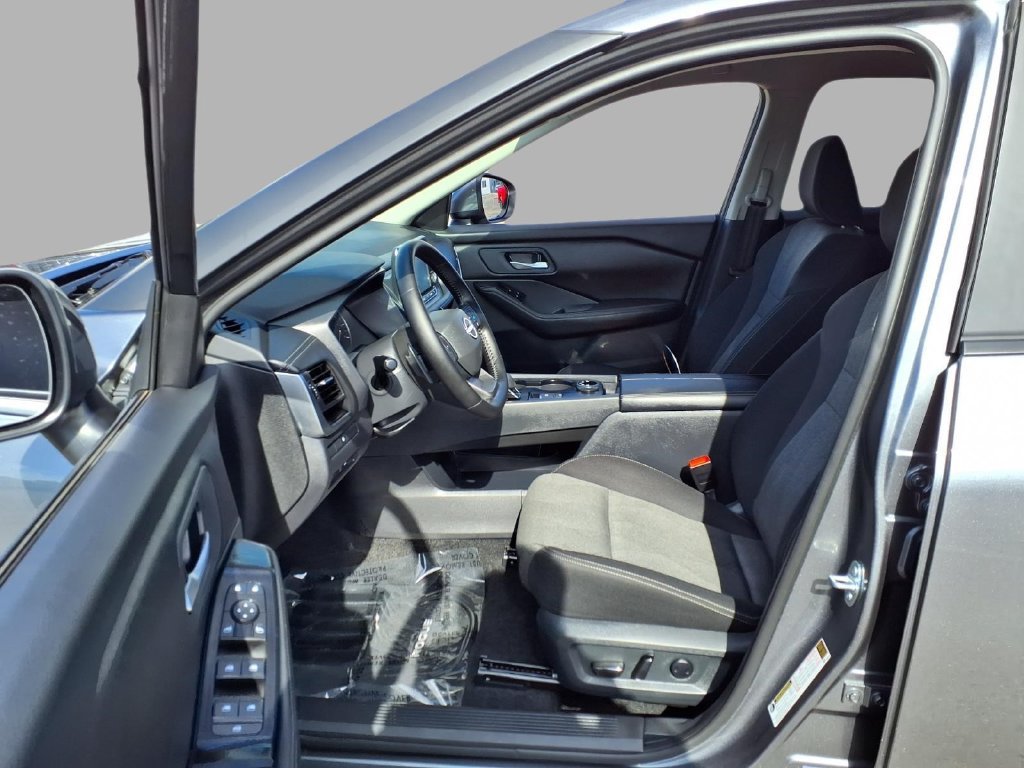 Used 2026 Nissan Rogue SV w/ Cold Weather Package AWD/4WD image 19
