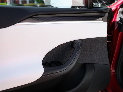 Used 2021 Tesla Model S Plaid image 15