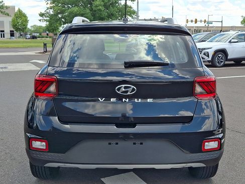 Certified 2023 Hyundai Venue SEL FWD image 5