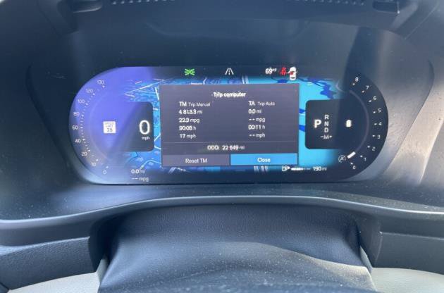 Used 2023 Volvo XC40 B5 Plus w/ Driver Assist Package AWD/4WD image 11