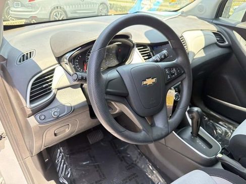 Used 2020 Chevrolet Trax LS FWD image 19