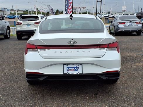 Used 2023 Hyundai Elantra SEL image 6