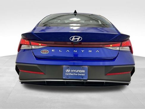 Certified 2025 Hyundai Elantra SE FWD image 4