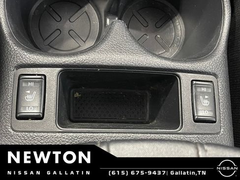 Used 2018 Nissan Rogue SV FWD image 8
