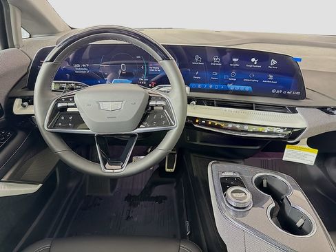New 2026 Cadillac Optiq Luxury 1 image 24