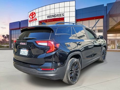 Used 2023 GMC Terrain SLE w/ Elevation Edition image 4