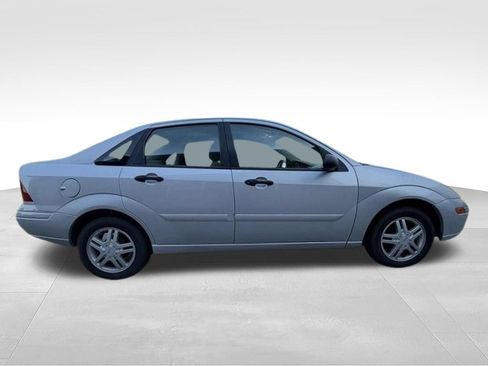 Used 2002 Ford Focus SE FWD image 6