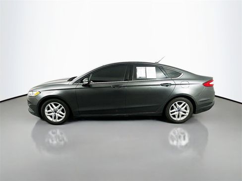 Used 2015 Ford Fusion SE image 4