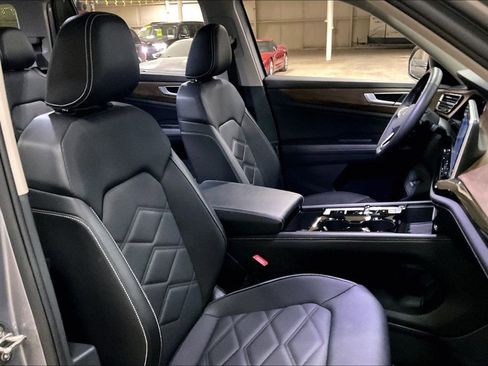 Used 2025 Volkswagen Atlas SE image 7