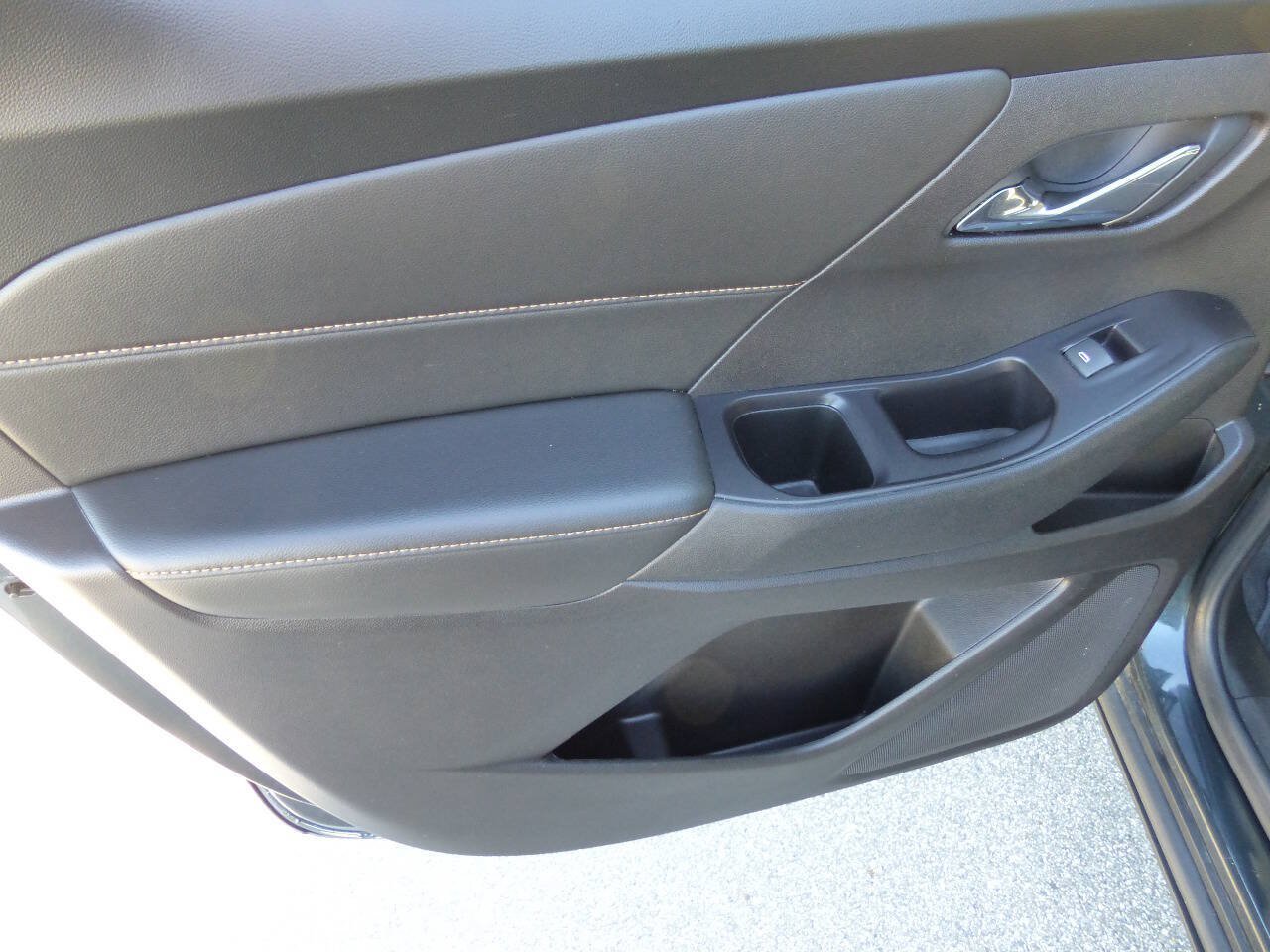 Used 2019 Chevrolet Traverse LT FWD image 21